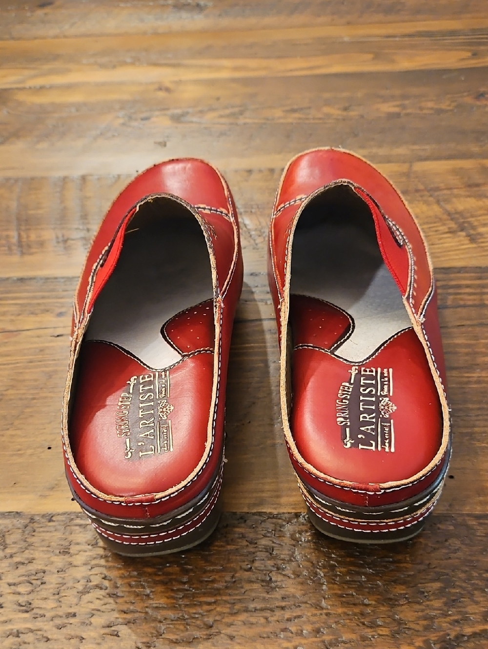 Worn Once L'Artiste Hand Painted Chino Red Leather Slip-On Clogs - Picture 3 of 9
